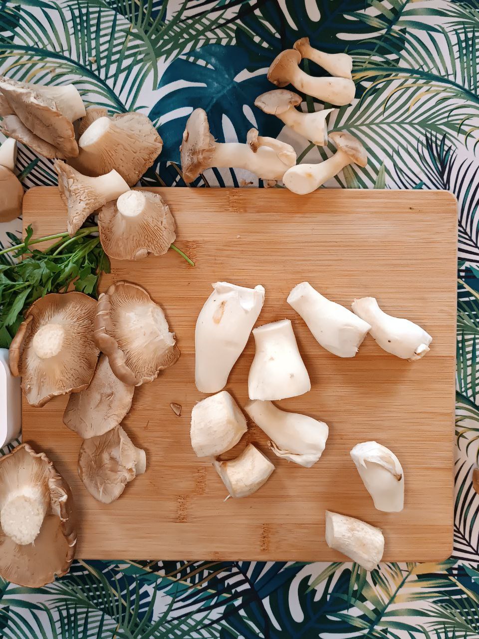 Preparazione dei funghi | Mari e monti: Le finte capesante fatte con i funghi Cardoncelli...