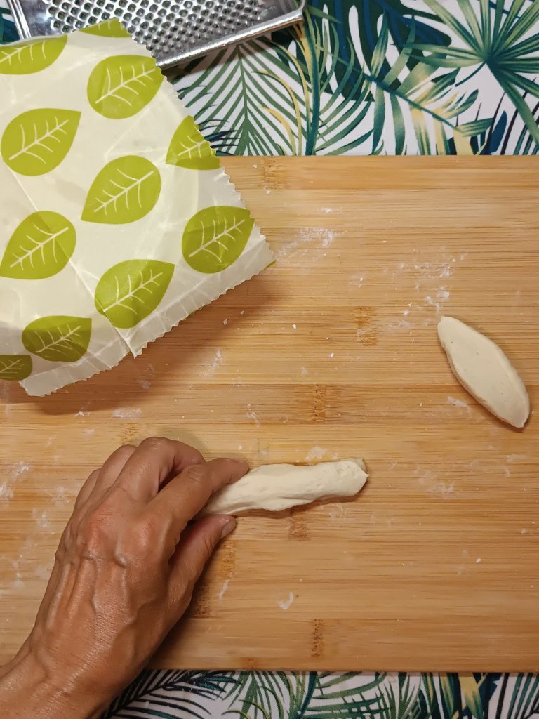Pasta lover: impasto tagliato, step della ricetta de li Chiusoni galluresi